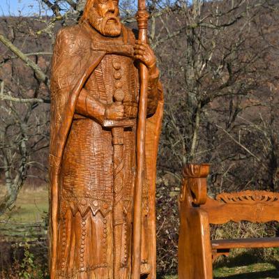 A Szent Korona kilátóhoz vezető Király sétány szobrai